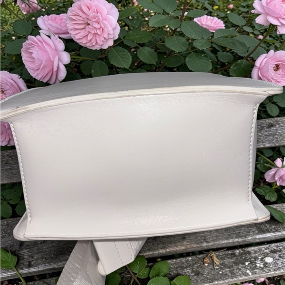 Steve Madden Small Top Handle Box Bag White Mini Crossbody Chain Accent NWT - Picture 5 of 9